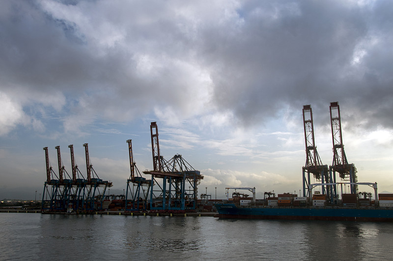 中国广东广州到阿联酋专线物流跨境代发多少费用