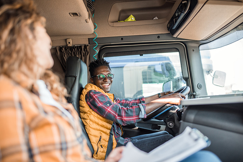 中国广东深圳到美国纽约快递（DHL/FedEx）跨境代发价格