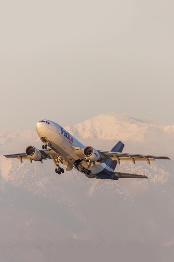 深圳泰泓物流有限公司