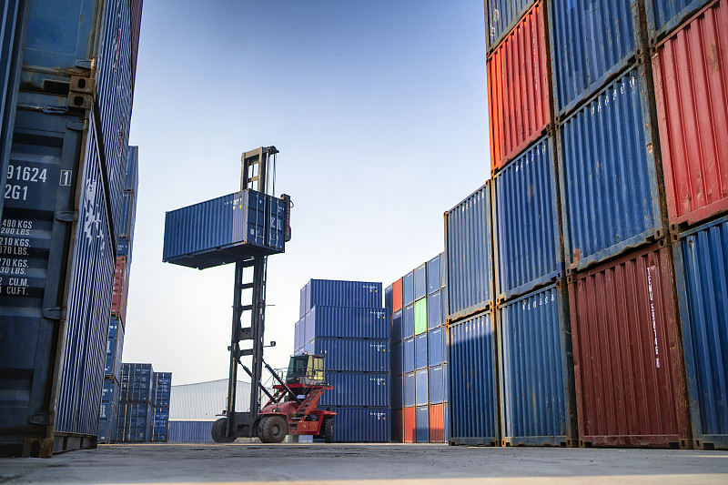 成衣应用中国重庆空海联运配送到蒙特利尔