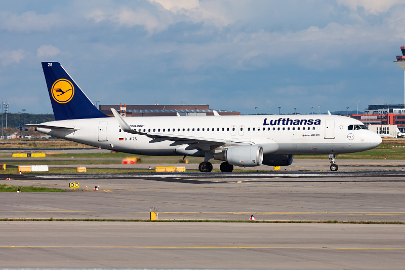 智能手机借用上海跨境海空联运抵达加拿大纳奈莫 智能手机借用上海跨境海空联运抵达加拿大纳奈莫