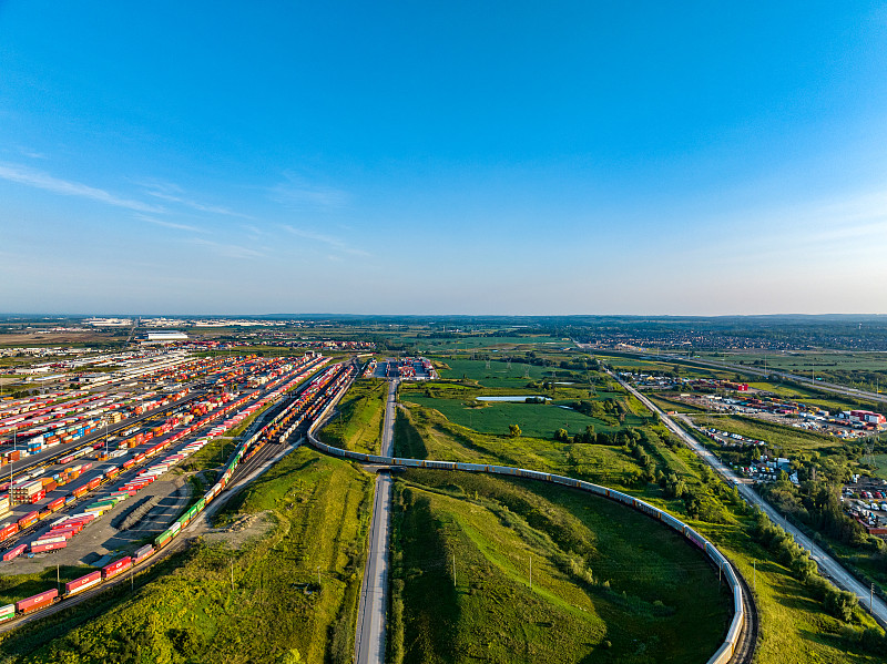 吊灯采取上海普货空运速递到圣约翰