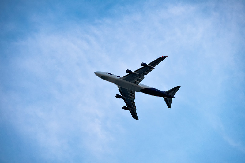 运动鞋采用上海国际多式联运速递到加拿大蒙特利尔 运动鞋采用上海国际多式联运速递到加拿大蒙特利尔