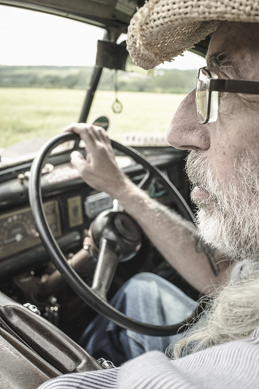 机电新产品经过上海散货船运输运送至温哥华(Vancouver)