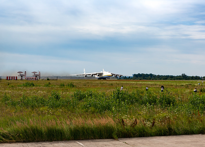 中国上海中性笔替芯采用经济空运9天送到圣凯瑟琳斯