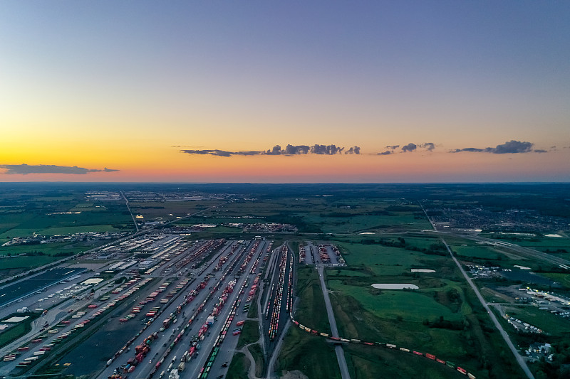 盐津铺子话梅粒借助青岛空运快递送到加拿大卡尔加里（Calgary）