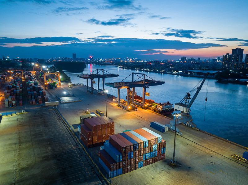 苹果、柑橘借助中国广州国际海运及时送达加拿大温尼伯