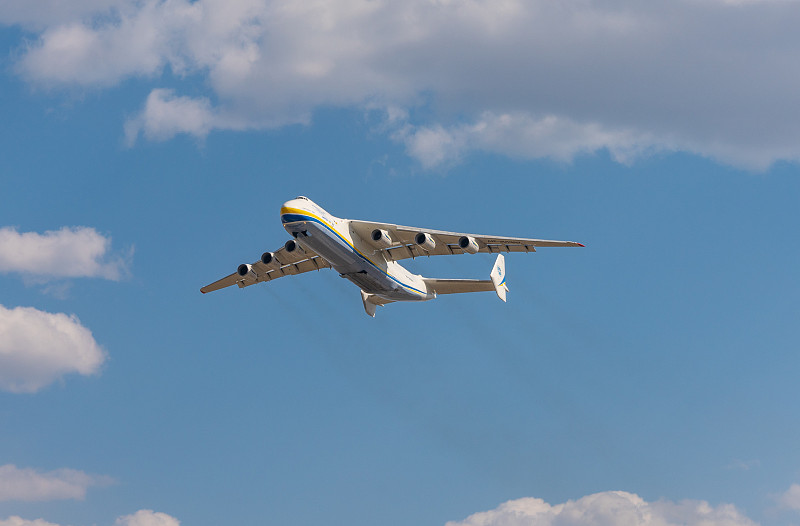 中国昆明至圣约翰(SaintJohn)的珊瑚绒睡衣采用空运快递11天速递到