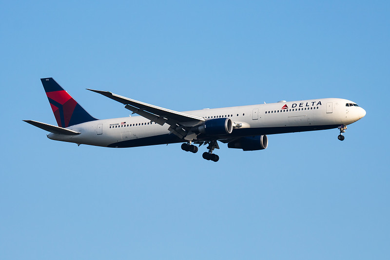 一叶子眼霜采纳中国广州空运派送配送到加拿大里士满(Richmond)