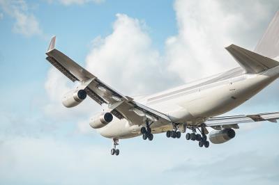 北面冲锋衣应用天津空运专线速递到加拿大滑铁卢