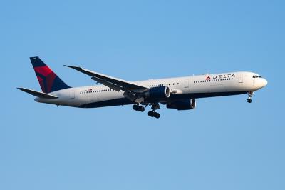 一叶子眼霜采纳中国广州空运派送配送到加拿大里士满(Richmond)