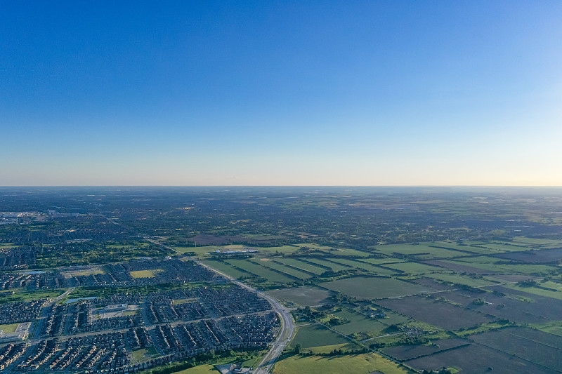 平板电脑经过北京加急空运送达哈利法克斯（Halifax）