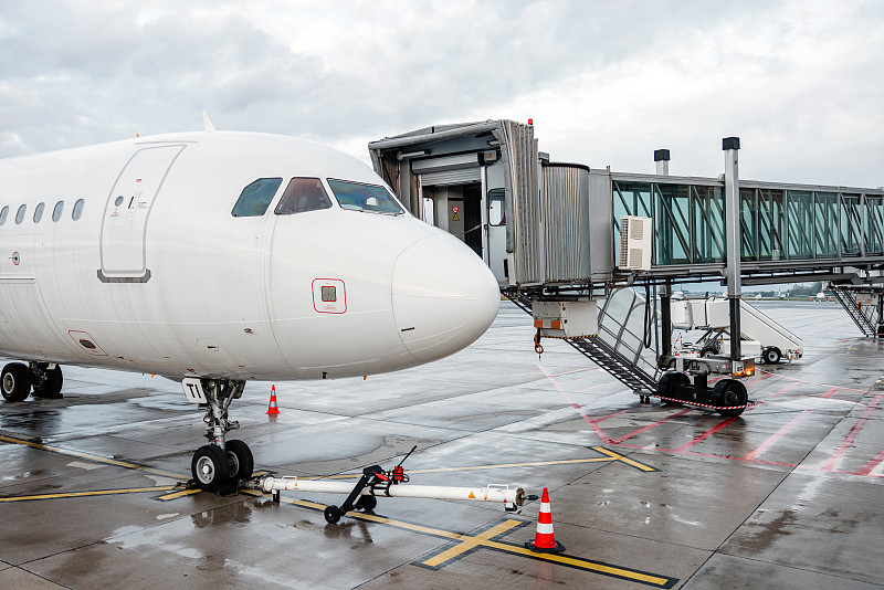 深圳到加拿大本拿比的放声机使用普货空运12天内配送到