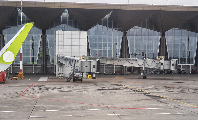 广州粉底液采用国际空运专线15天内送达乔治王子城