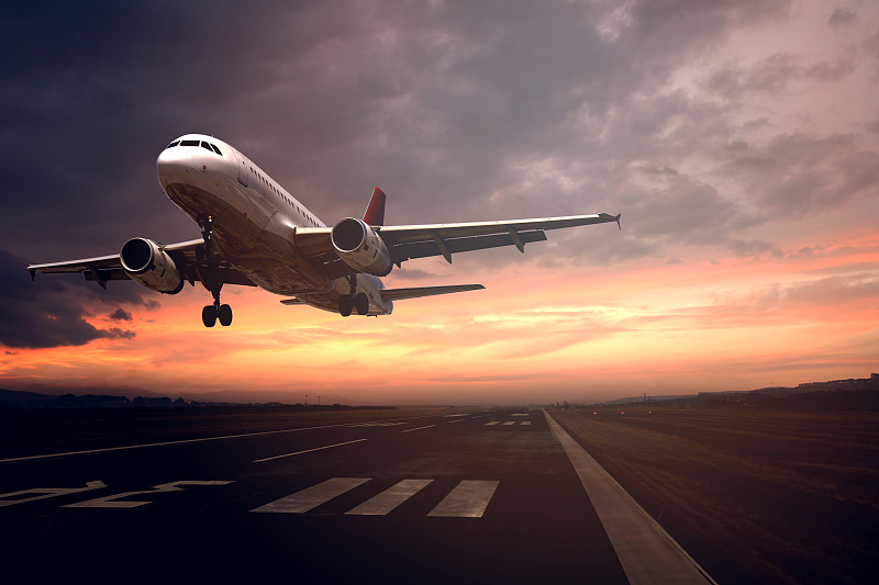 中国成都到萨里的三金西瓜霜喷剂使用经济空运15天送到