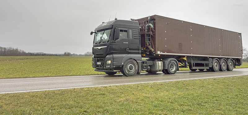 成衣使用中国深圳海上运输运到红鹿市(RedDeer) 成衣使用中国深圳海上运输运到红鹿市(RedDeer)