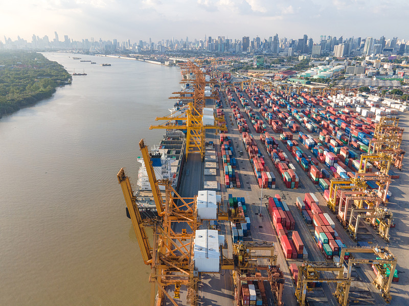 涂料通过连云港国际多式联运运抵加拿大基洛纳