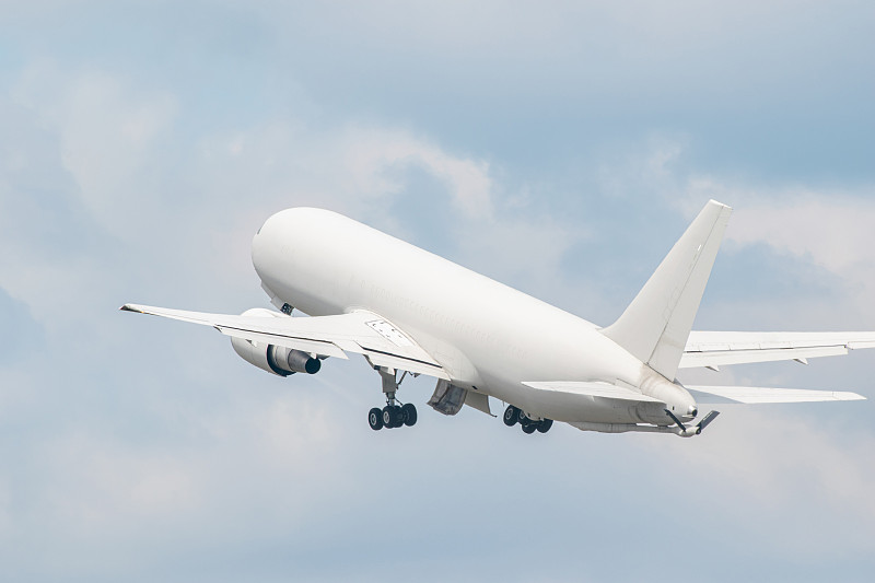 中国北京运动鞋使用国际空运9天内速递到加拿大圣约翰