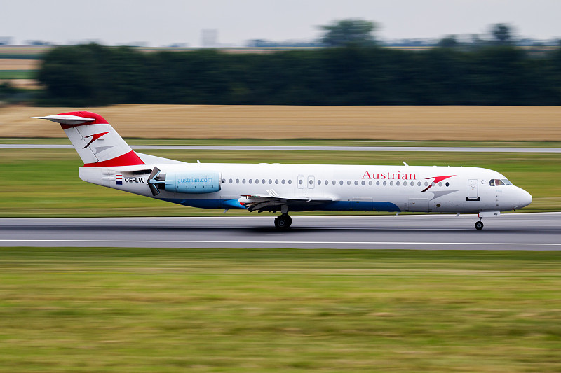 探路者帐篷采用中国西安普货空运送到圭尔夫(Guelph)