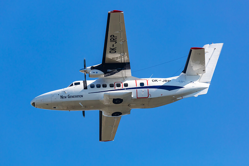 医用防护服/口罩采取中国广州国际多式联运准时送达红鹿市(RedDeer)