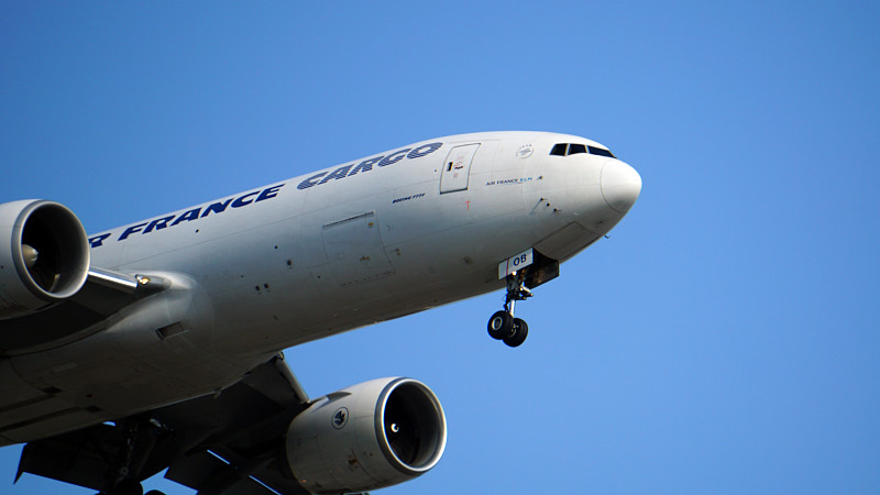 中国深圳铝材采用普货空运15天内速递到加拿大桑德贝