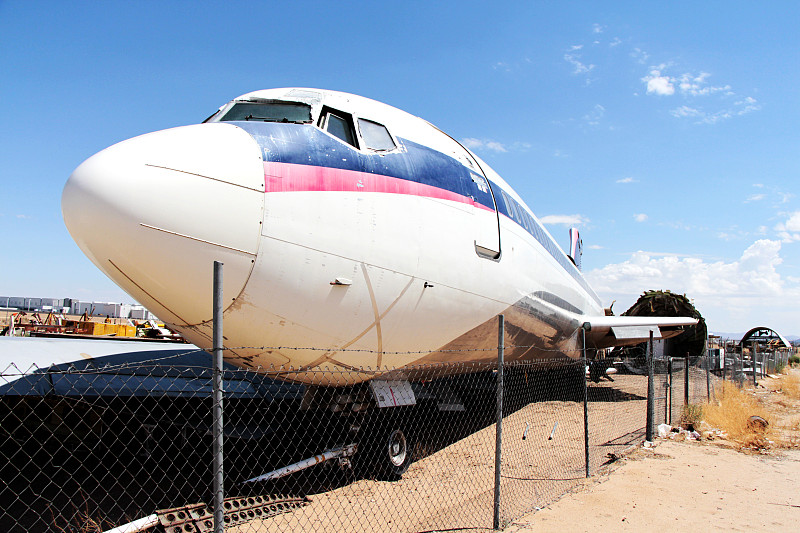 中国上海到枫树岭(MapleRidge)的千斤顶及起升设备使用门到门空运12天内配送到