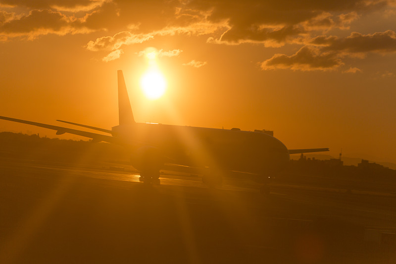 中国深圳到哈利法克斯的书籍使用国际海空联运15天速递到