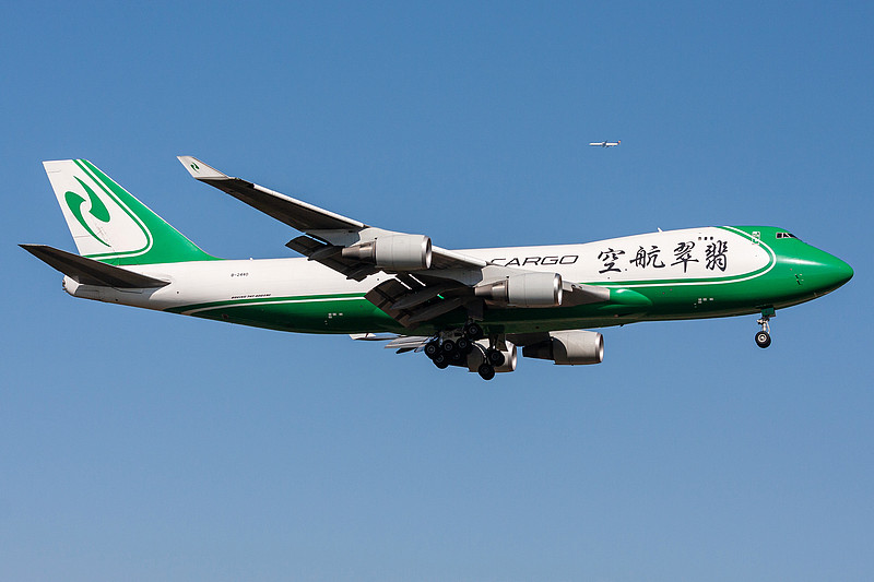 广州至基奇纳的定妆喷雾使用空运派送12天内送到