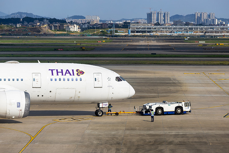 爽肤水利用深圳国际海空联运送达萨斯卡通