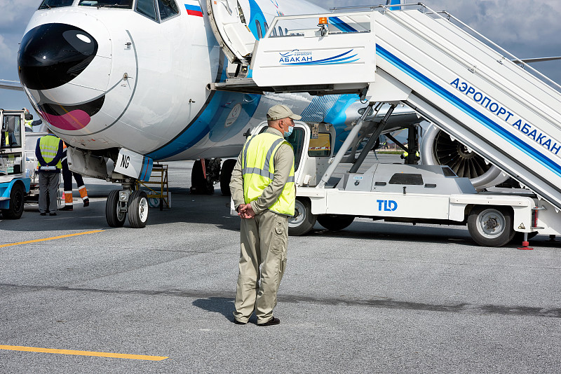 中国青岛至加拿大莱斯布里奇(Lethbridge)的端午艾草香包使用空运门到门专线11天速递到