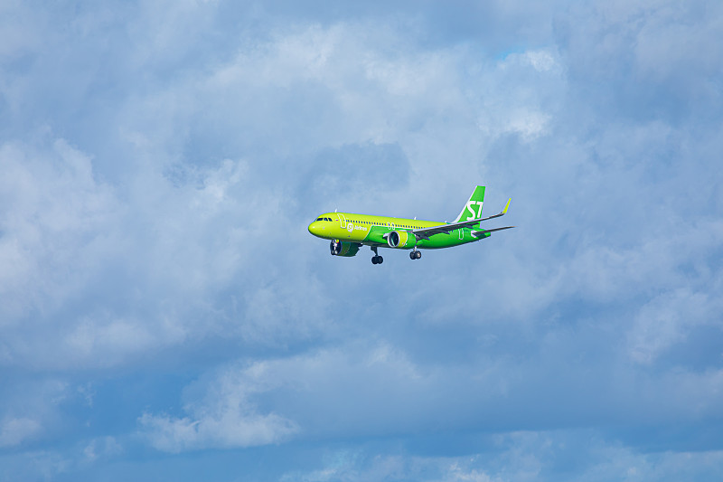 酒借用中国台中散货船运输高效送达加拿大巴里