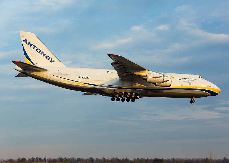 中国广州塑料制品使用拼货空运11天内送达本拿比