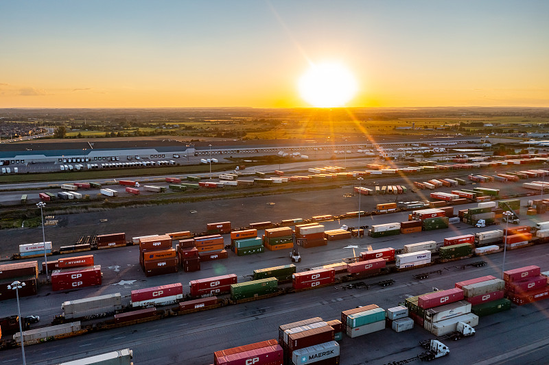中国广州木制沙发使用普货空运4天内速递到伦敦(London)