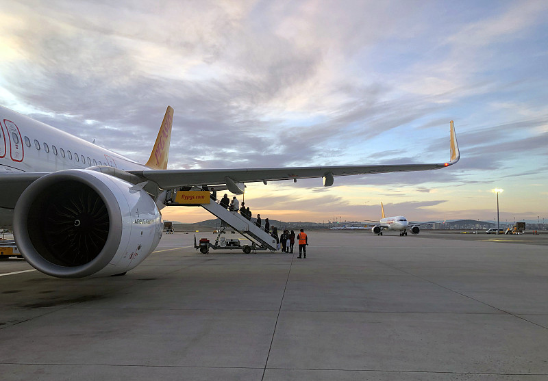 广州黑人牙膏使用拼货空运5天速递到温哥华