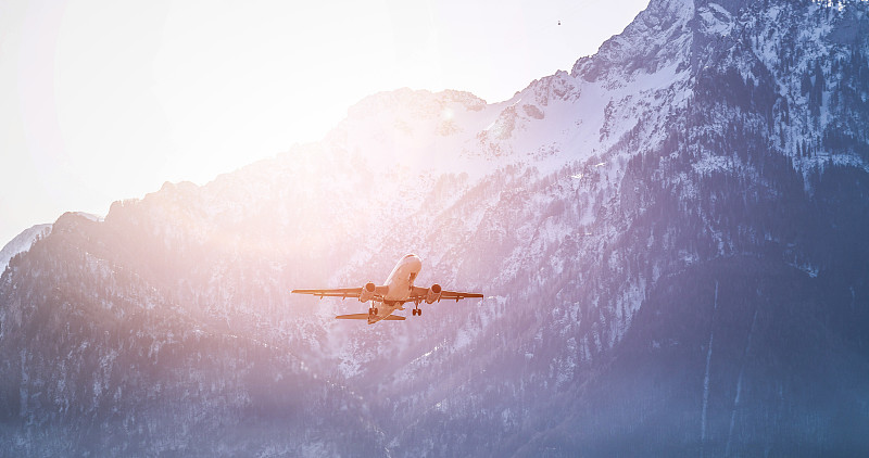 石河子海澜之家衬衫采用标准空运10天速递到加拿大蒙特利尔（Montreal）