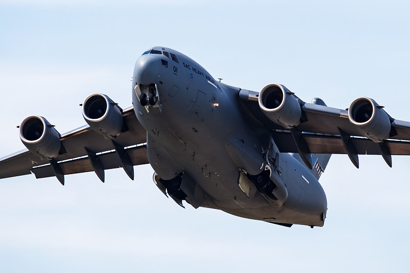 德州扒鸡经过东莞空运物流专线送达加拿大莱斯布里奇