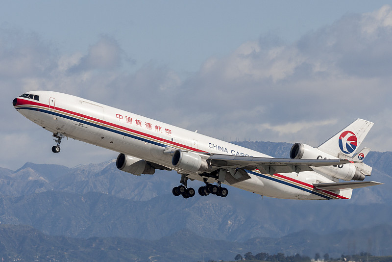 中国西宁口红使用空运专线14天配送到加拿大温尼伯(Winnipeg)