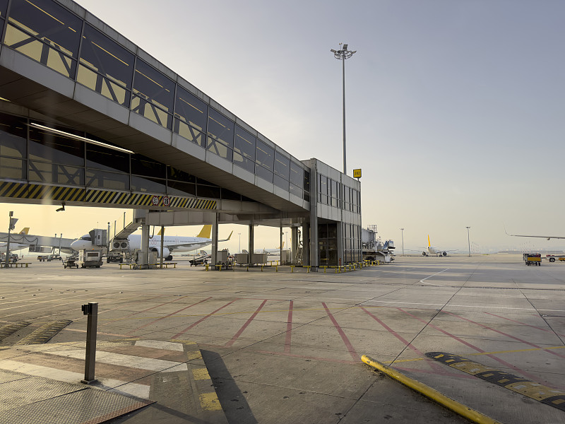 西安到加拿大温莎(Windsor)的镁质防火板使用空运门到门专线7天内送到