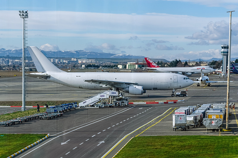 厦门到加拿大萨里(Surrey)的蓝牙耳机使用国际航空货运12天送到