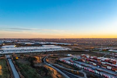 美甲工具利用中国深圳整箱海运完整送达加拿大多伦多（Toronto