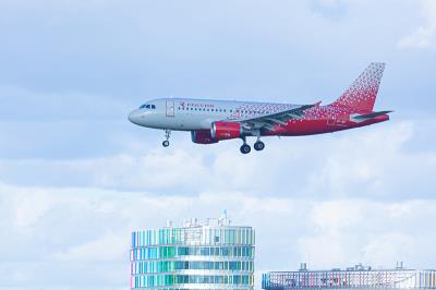 纺织品运用中国青岛轮船运输完整送达温尼伯