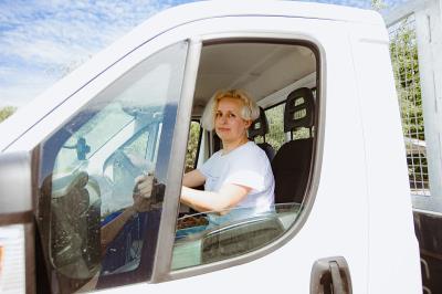 工业机器人利用武汉海洋运输运到萨里(Surrey)