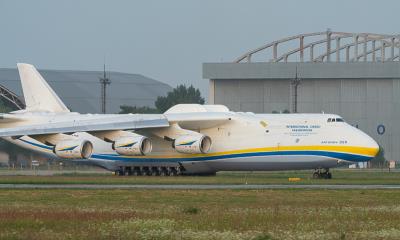 扬州漆器首饰盒借助郑州航空快递送达本拿比