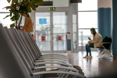 中国重庆到剑桥(Cambridge)的录音笔采用普货空运5天内速递到