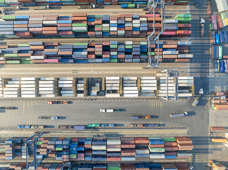 ONE和马士基集装箱船相撞，有集装箱落水