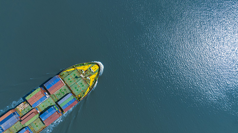 全国人大代表顺丰汪勇谈“万元抢快递员”：高薪背后是辛苦时长，能坚持的不多