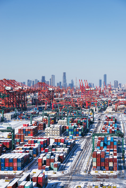 事故！集装箱船和油轮在北海相撞起火