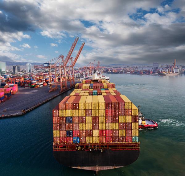 加拿大最大国际海运港口每年进出口2200亿美元的货物