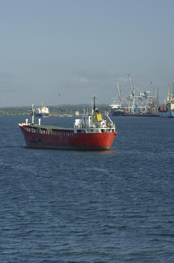 因加拿大西海岸国际海运港口封锁，开始堵船了