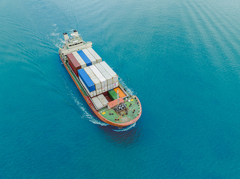 加拿大国际空运港口的运营时间是怎样的？